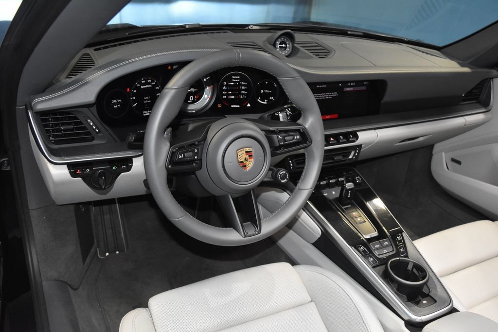 Certified 2021 Porsche 911 Turbo AWD/4WD image 4