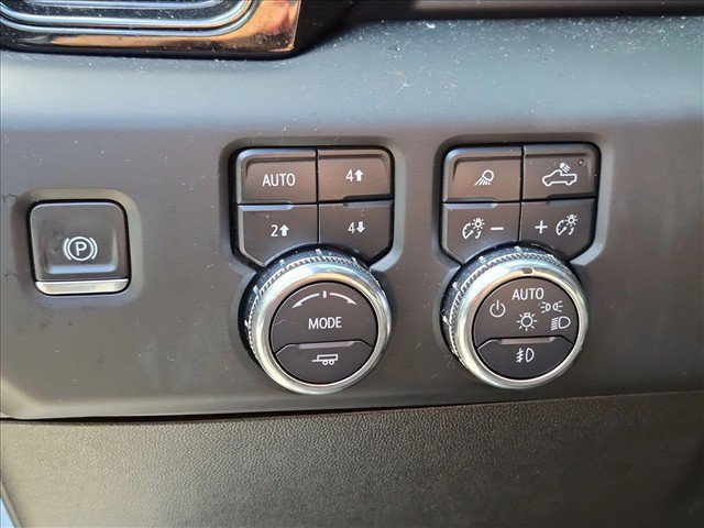 Used 2024 GMC Sierra 3500 AT4 w/ AT4 Premium Plus Package AWD/4WD image 17