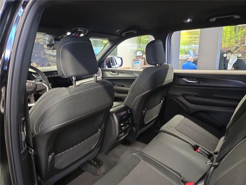 New 2026 Jeep Grand Cherokee L Laredo image 12