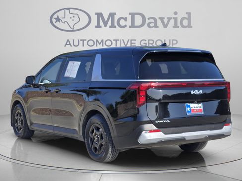 Used 2025 Kia Carnival FWD image 4