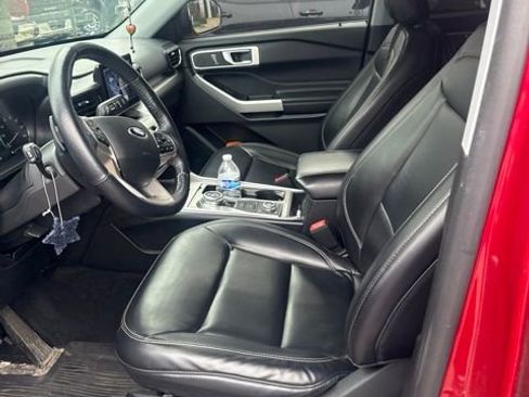 Used 2021 Ford Explorer XLT w/ Equipment Group 202A AWD/4WD image 3