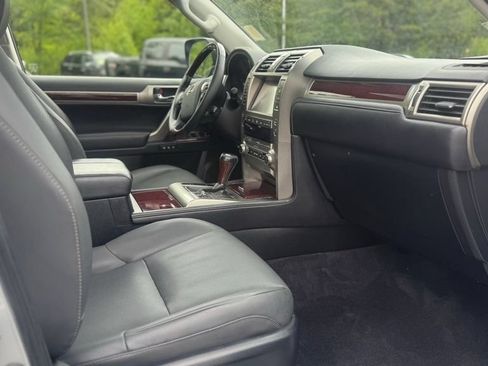 Used 2019 Lexus GX 460 Premium AWD/4WD image 24