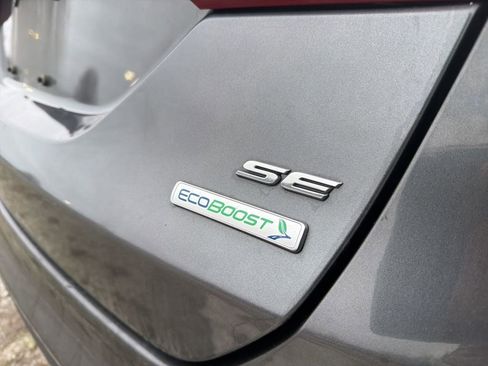 Used 2018 Ford Fusion SE w/ Fusion SE Technology Package image 10