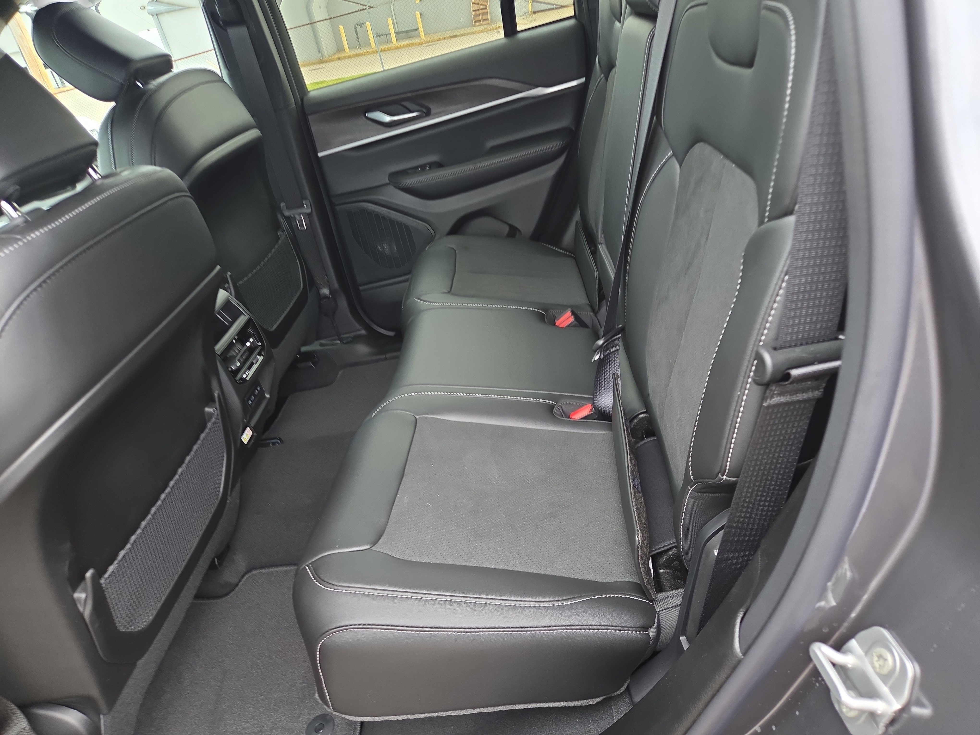 New 2026 Jeep Grand Cherokee Altitude AWD/4WD image 6