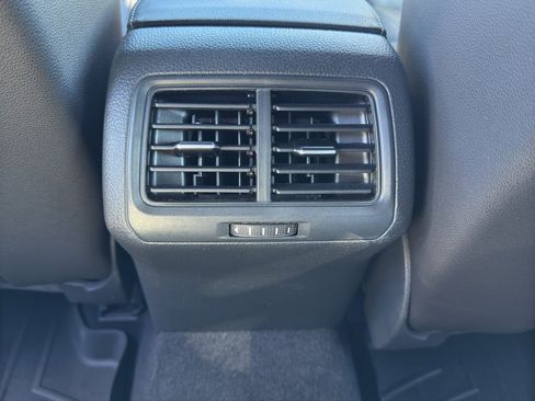 Used 2015 Volkswagen Golf R 4-Door image 24