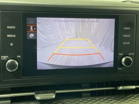 Used 2024 Kia Carnival LX FWD image 23