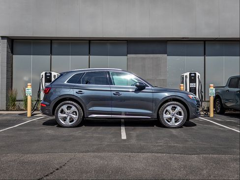Used 2021 Audi Q5 2.0T Premium Plus w/ Premium Plus Package AWD/4WD image 7