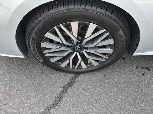 Used 2024 Nissan Altima 2.5 SV FWD image 35