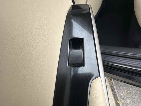 Used 2016 Lexus IS 300 AWD image 40