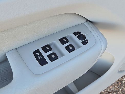 New 2026 Volvo XC60 B5 Ultra w/ Protection Package Premier image 23