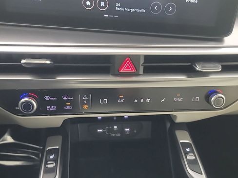 Used 2025 Kia Sorento EX w/ Panoramic Sunroof Package image 32