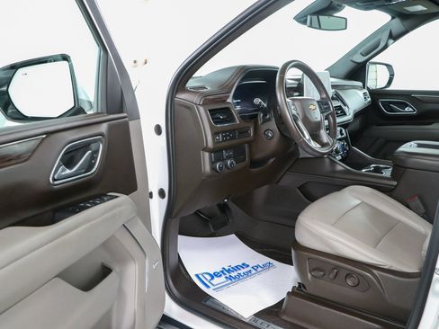 Used 2023 Chevrolet Tahoe LT w/ Luxury Package RWD image 3