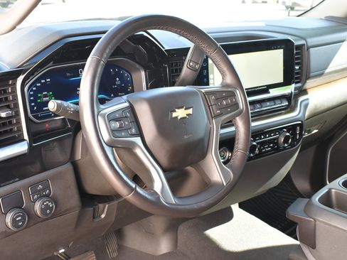 Used 2022 Chevrolet Silverado 1500 LT image 11