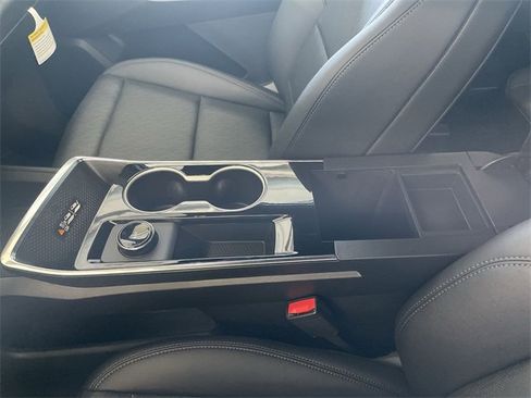 New 2026 Chevrolet Equinox LT w/ Convenience Package II image 25