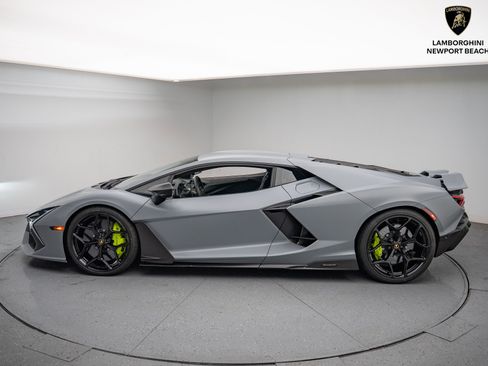Used 2024 Lamborghini Revuelto image 17