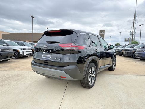 Used 2023 Nissan Rogue SV AWD/4WD image 6