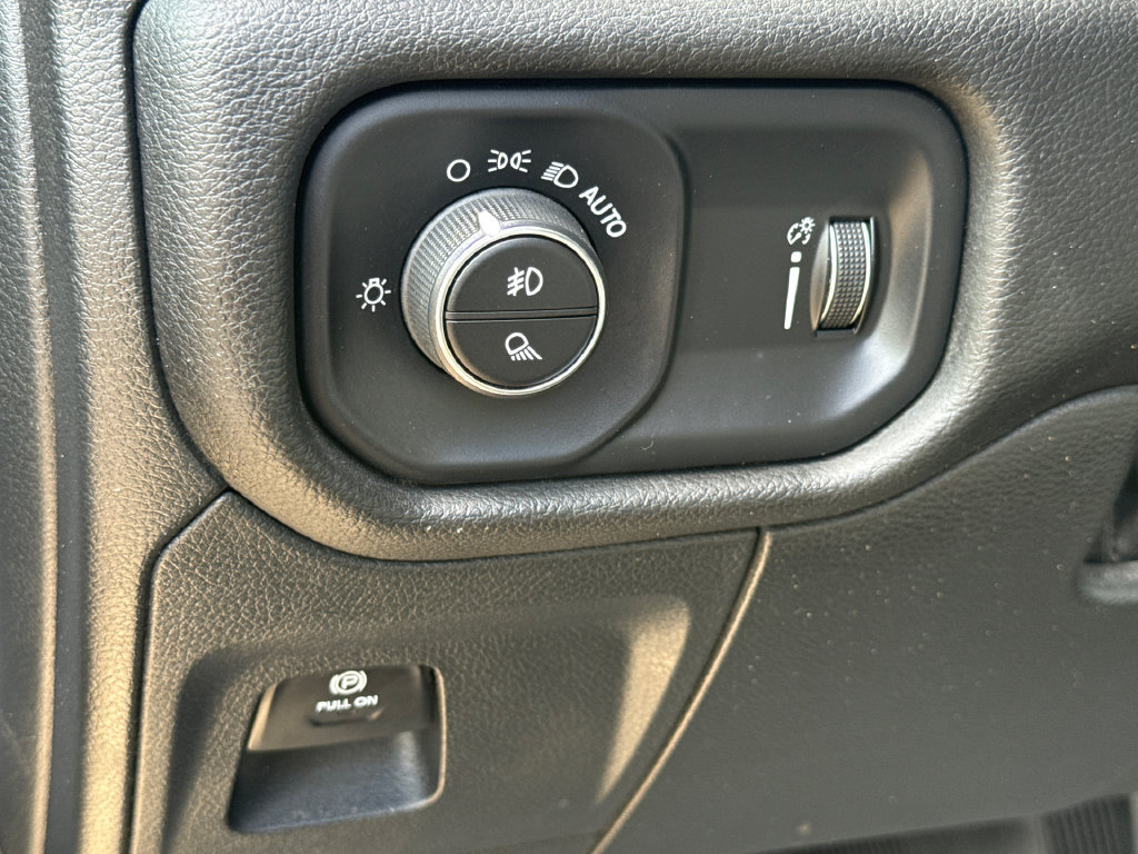 Used 2023 RAM 1500 Big Horn AWD/4WD image 18