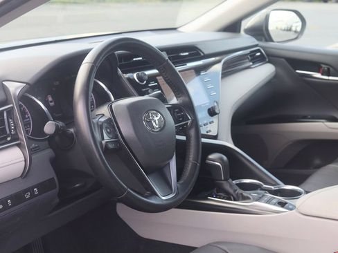Used 2019 Toyota Camry XLE FWD image 12