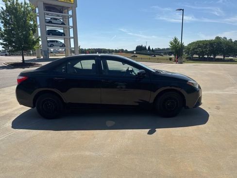 Used 2016 Toyota Corolla L image 2