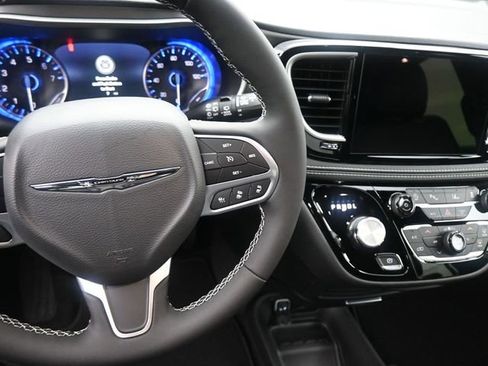 New 2026 Chrysler Pacifica Select image 40