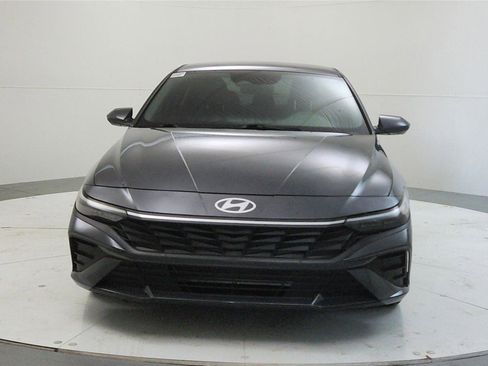 Used 2024 Hyundai Elantra SE image 2