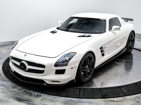 Used 2011 Mercedes-Benz SLS AMG Coupe image 8