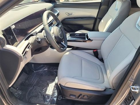 New 2025 Hyundai Tucson Limited image 8
