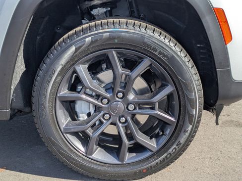 New 2025 Jeep Grand Cherokee Limited w/ Trailer Tow Package image 11