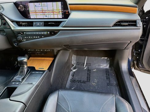 Used 2019 Lexus ES 300h FWD image 18