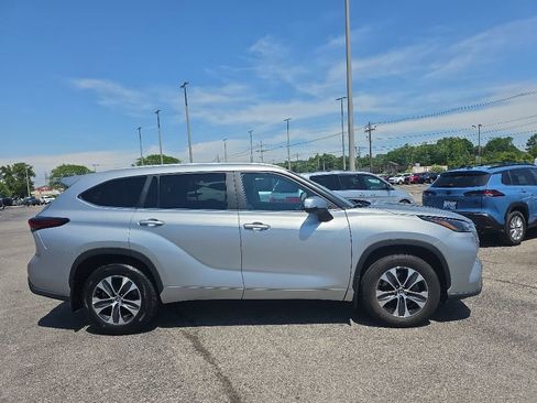 Used 2025 Toyota Highlander XLE AWD/4WD image 4