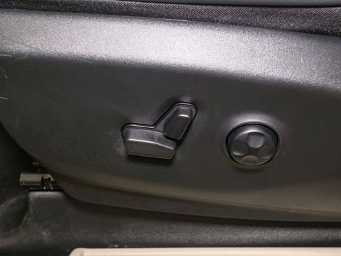 Used 2024 Chrysler Pacifica Touring-L FWD image 39