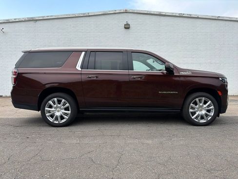Used 2022 Chevrolet Suburban High Country AWD/4WD image 1