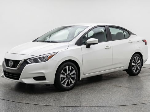 Used 2025 Nissan Versa SV FWD image 3