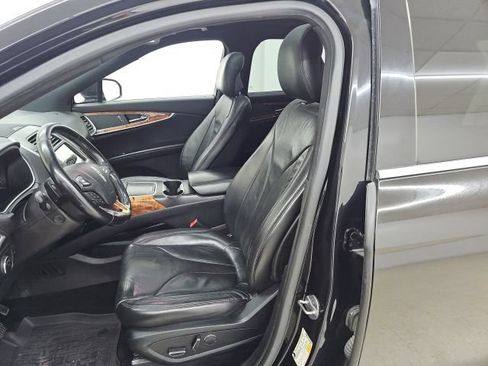 Used 2017 Lincoln MKX Reserve w/ Lincoln MKX Climate Package FWD image 3