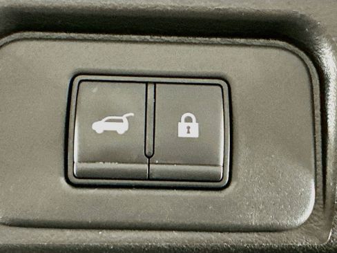 Used 2025 Nissan Rogue SV AWD/4WD image 28