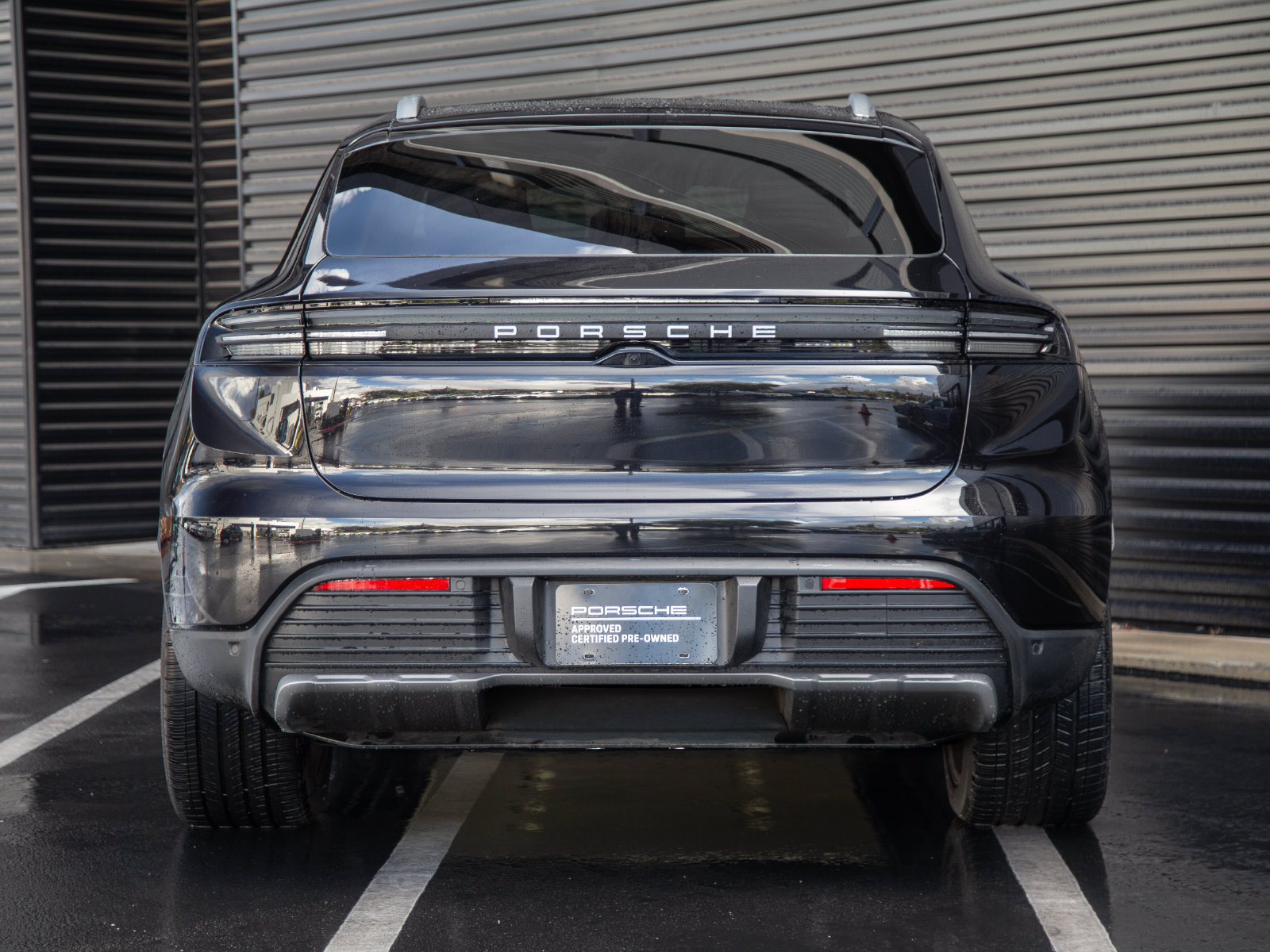 Certified 2025 Porsche Macan Electric RWD image 5