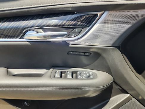Used 2023 Cadillac XT6 Premium Luxury w/ Technology Package FWD image 22