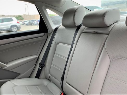 Used 2015 Volkswagen Passat 1.8T Limited Edition FWD image 11