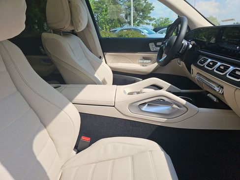 New 2026 Mercedes-Benz GLS 450 4MATIC image 10