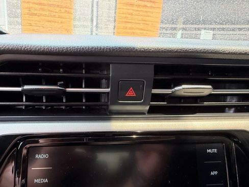 Used 2021 Volkswagen Passat 2.0T SE FWD image 40