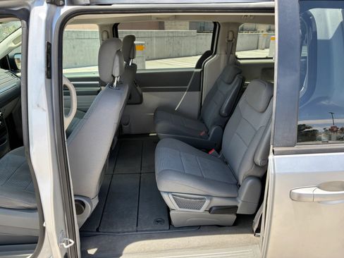 Used 2010 Dodge Grand Caravan Hero w/ Popular Equipment Group FWD image 18