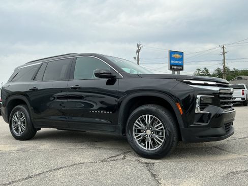 Certified 2025 Chevrolet Traverse LT AWD/4WD image 3