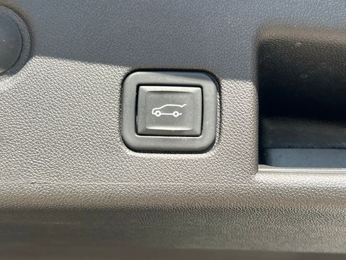 Used 2023 Chevrolet Equinox LT image 16