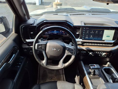 Used 2024 Chevrolet Silverado 1500 LT Trail Boss w/ LT Trail Boss Premium Package AWD/4WD image 3