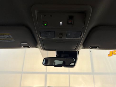 Used 2023 Nissan Titan SV w/ SV Convenience Package image 20