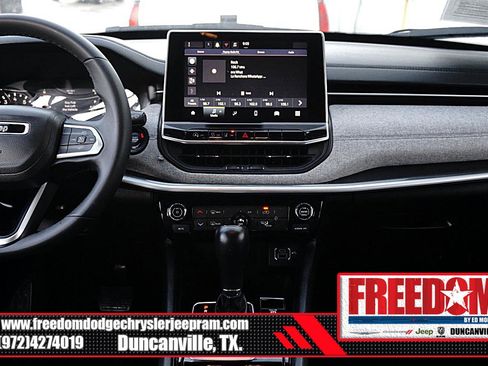 Certified 2024 Jeep Compass Latitude image 19