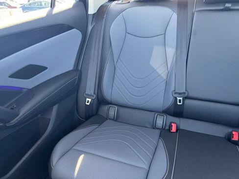 Used 2026 Volkswagen Tiguan SE FWD image 40