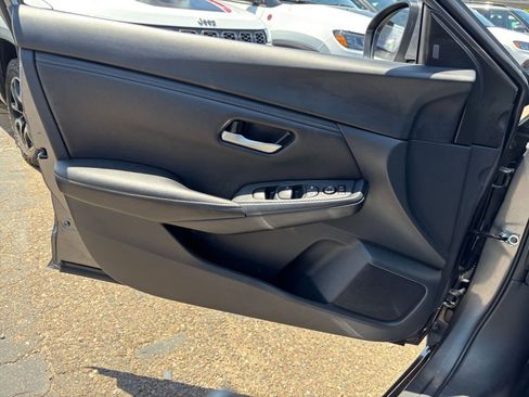 Used 2025 Nissan Sentra SV FWD image 18