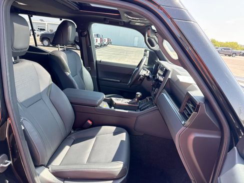 Used 2025 Lexus GX 550 w/ Accessory Package (32) AWD/4WD image 26
