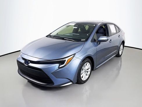 Used 2025 Toyota Corolla LE w/ LE Premium Package image 3